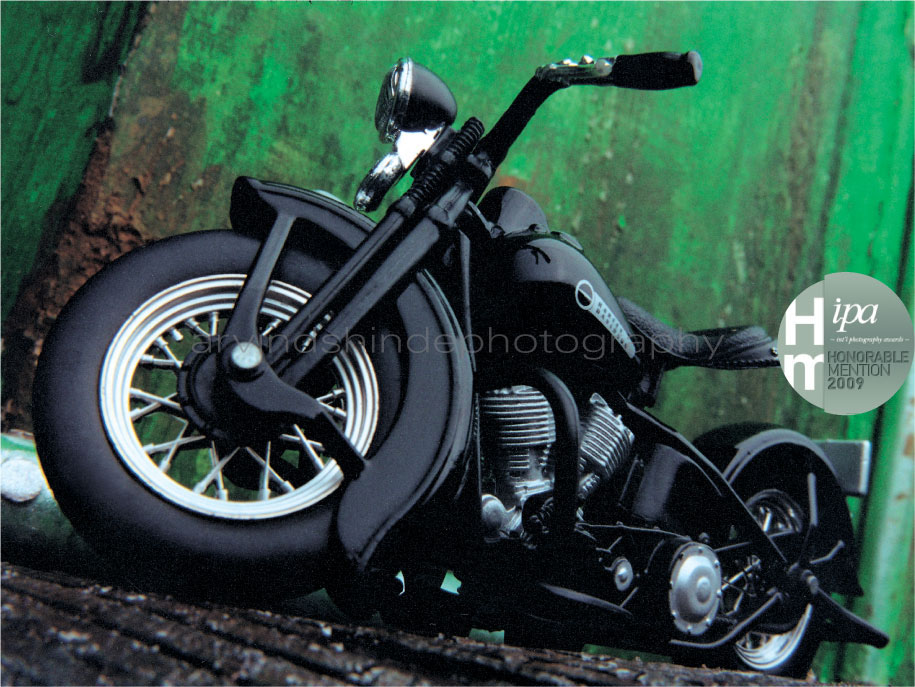 miniatures maisto arvind shinde photography Classics look modern look 1:18 scale models Miniature sets Retro Look Harley Davidson panhead Realistic look IPA winner Live by it 1947 Harley Davidson 1947 panhead Dramatic photography lighting