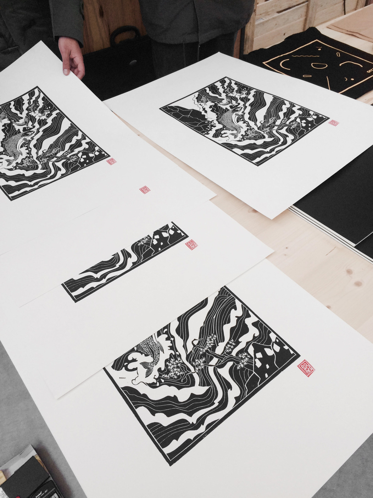 salmoni stampa serigrafia screen print up the river lino cut