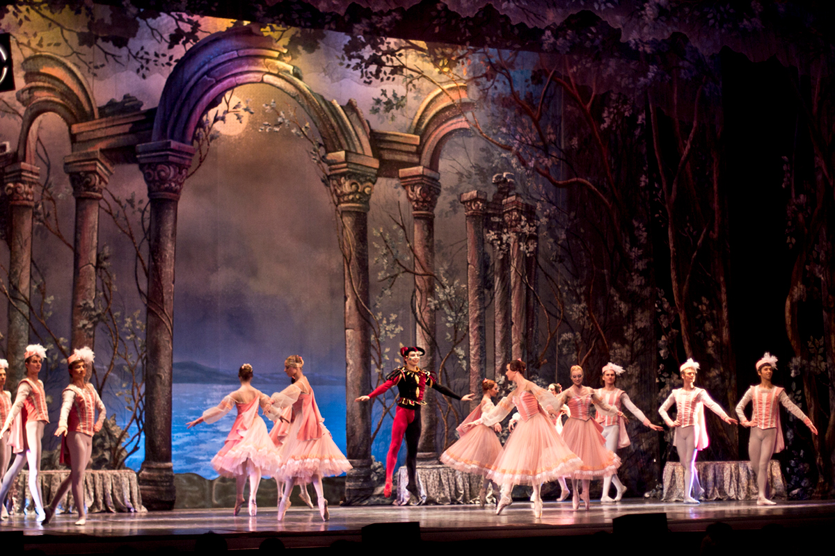 ballet Theatre photo color art Spettacolo Lago cigni romantic Čajkovskij Tchaikovsky