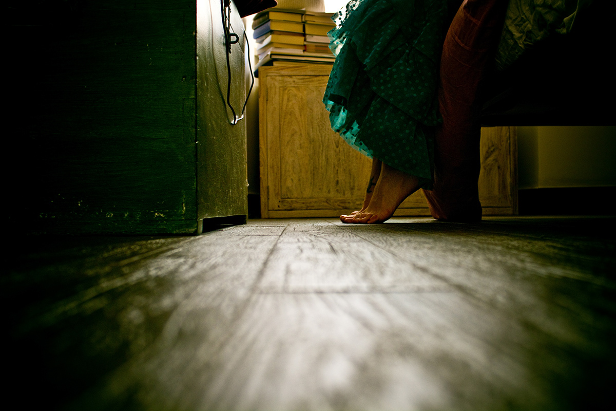 spyhole feet woman dress green shoes home