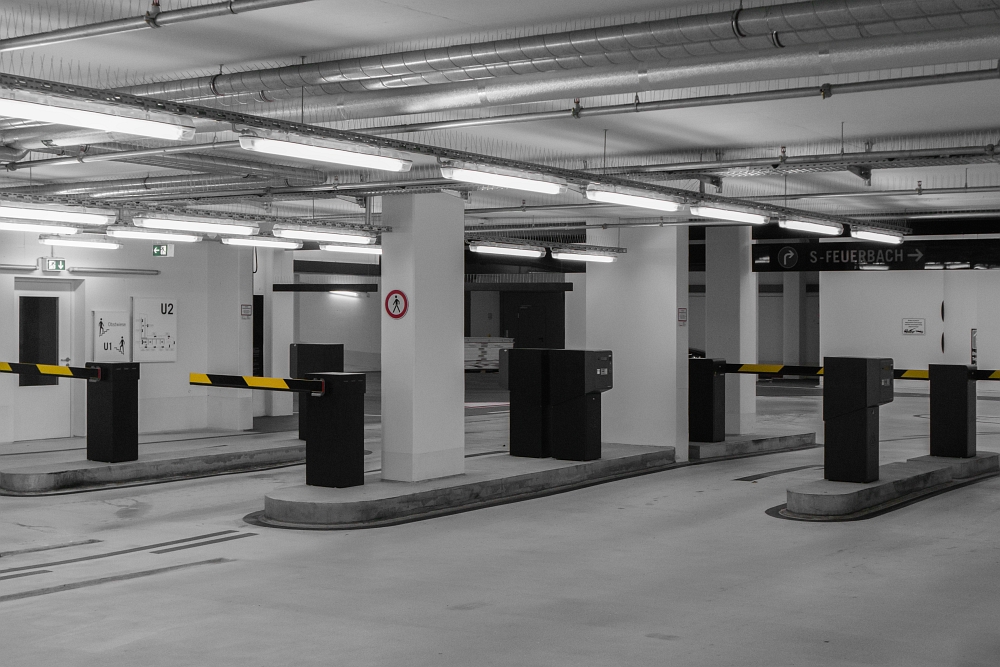 lines perspectice stripes yellow parking garage subterranean underground