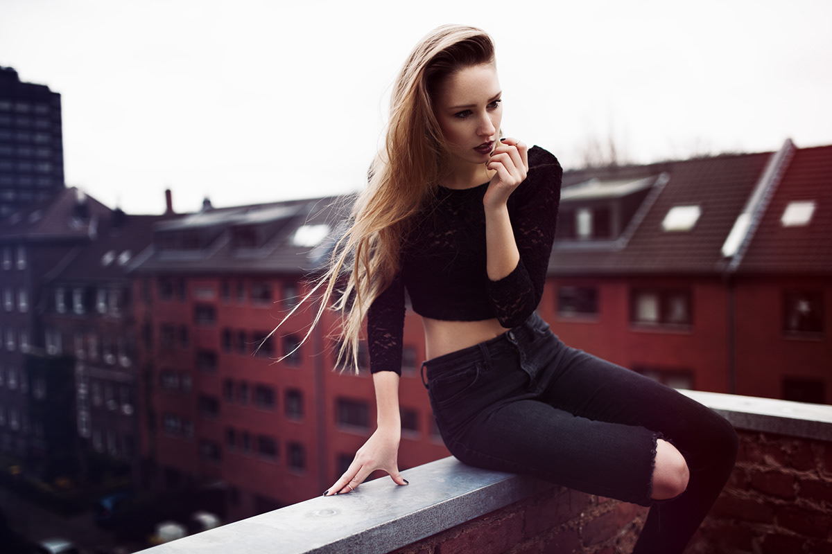 model Fashionshooting lifestyle sigma35mm blackandwhit blonde rooftop Canon SKY Düsseldorf modeling filmlook neopan
