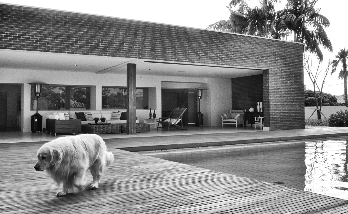 rubens calbucoy minimal house Brasil design White furniture Pool