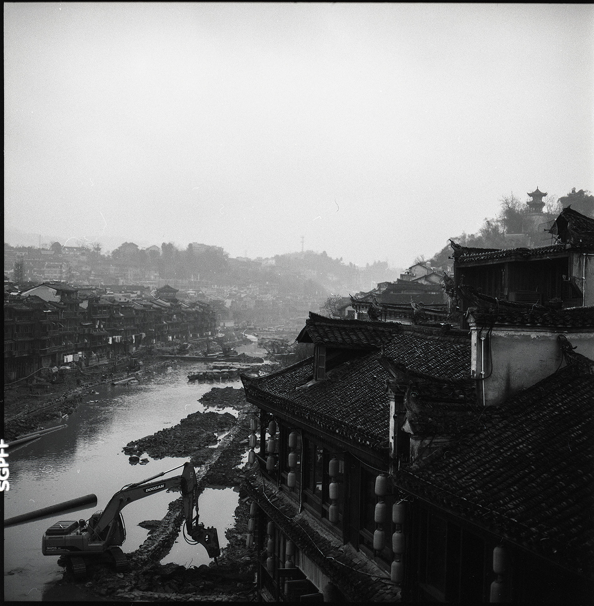 china culture Phoenix medium format filmisnotdead analog Landscape cityscape bw Black&white rolleiflex fenghuang