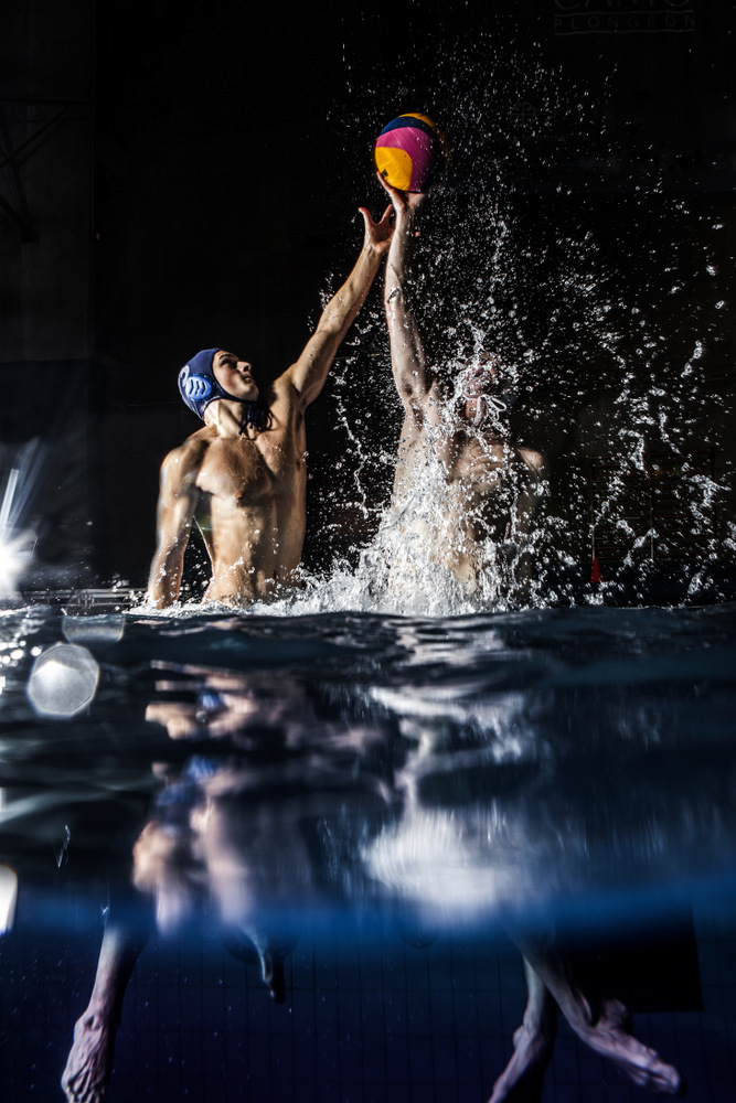 waterpolo sport Commissioned advertizing underwater swimmers Pool swimming pool sportives team Quebec Sport Photography lifestyle