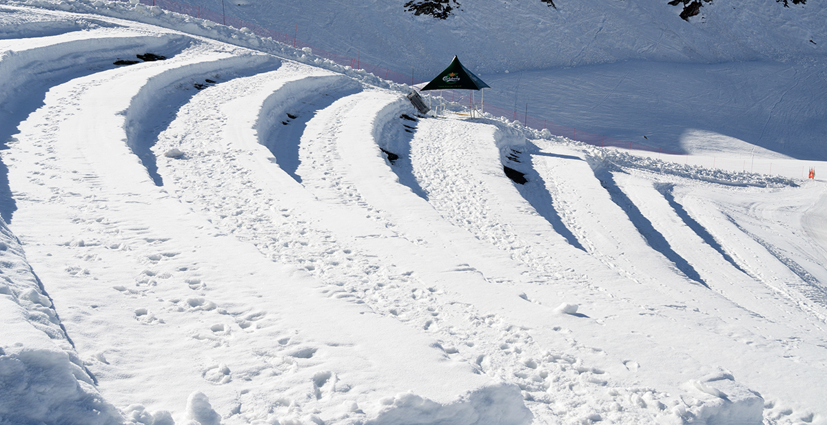 music ski festival moutain artists guitar slopes snow swiss Verbier verbier impulse Arena