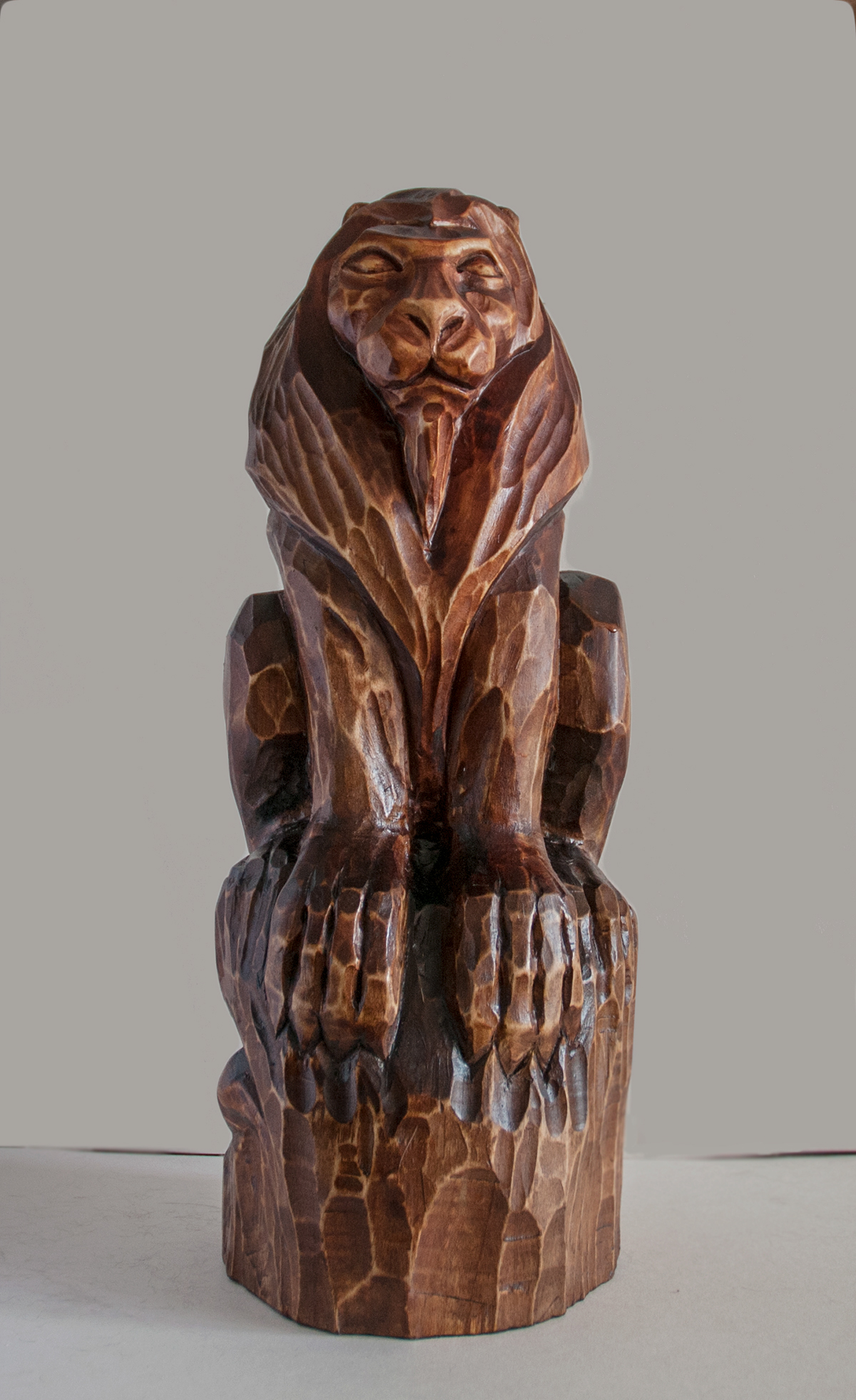 lion wood sculpture