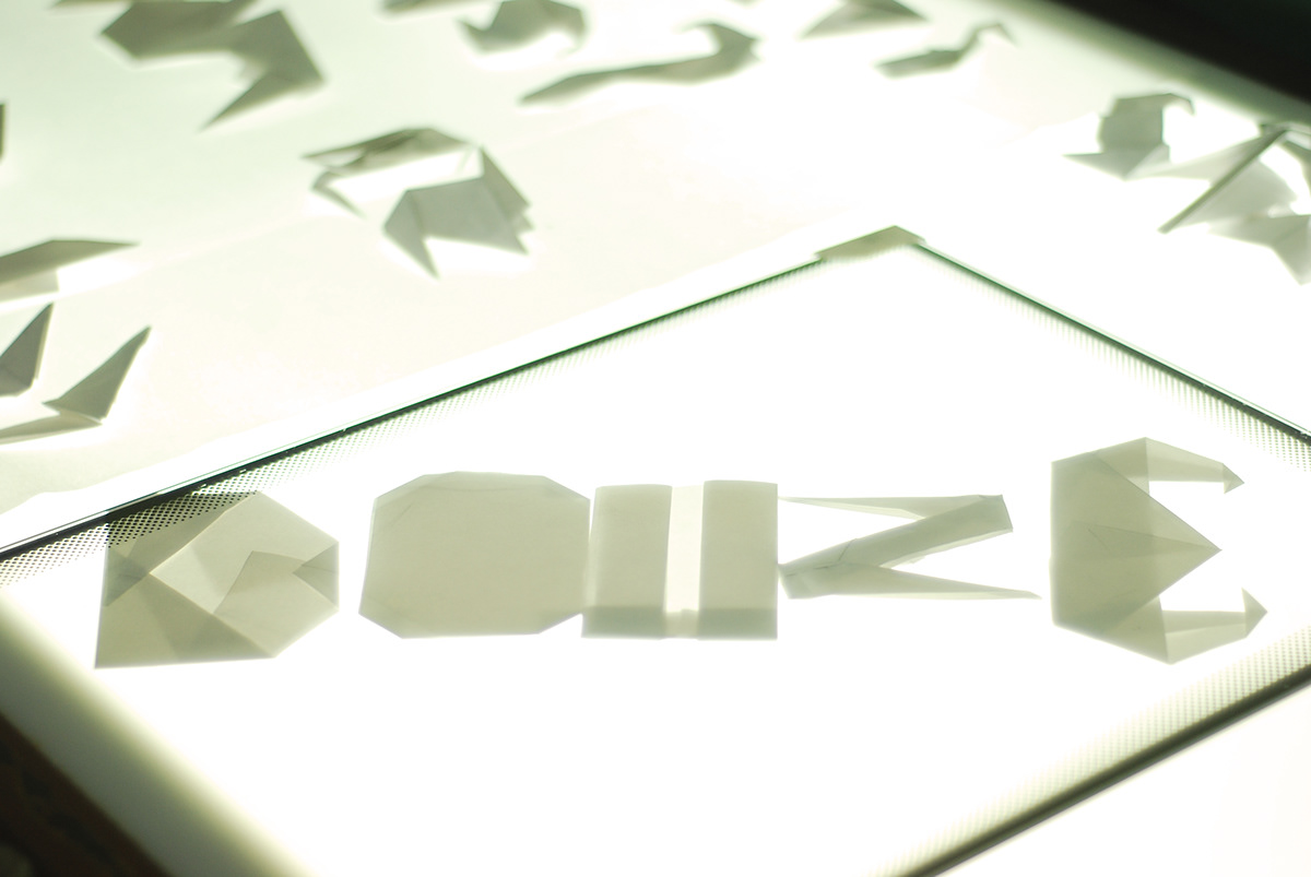Martinique font type origami  lettre caracteres transparence papier paper Etude titrage