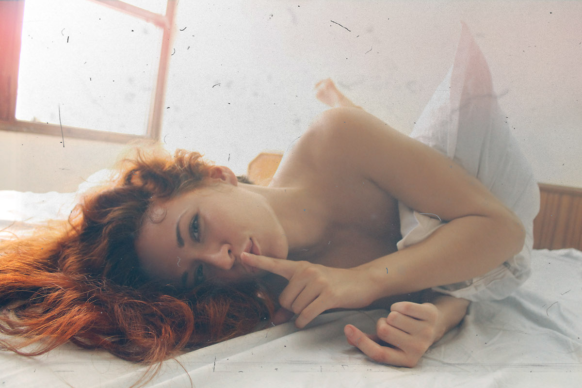 bedsheets girl redhair MORNING diaries Wakeup wake up camera Leica