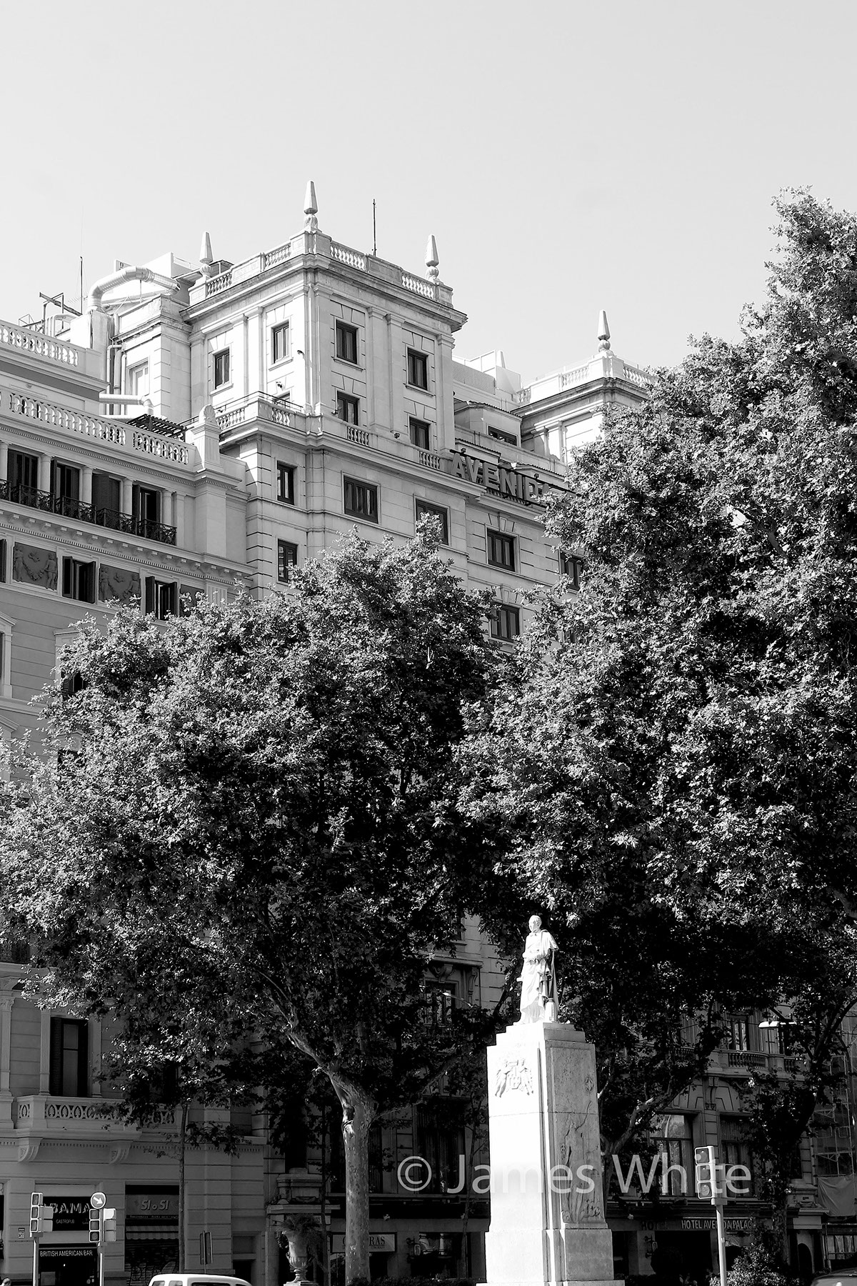 barcelona sculpture statues Street scene Landscape modernism avante-garde b+w black White cathedral spain Gaudi life