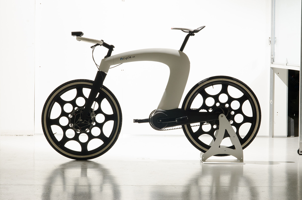 Bicycle cycle future tech concept Form Beautiful Playful Smart Bike Ebike Italy italia Bahrain Albania