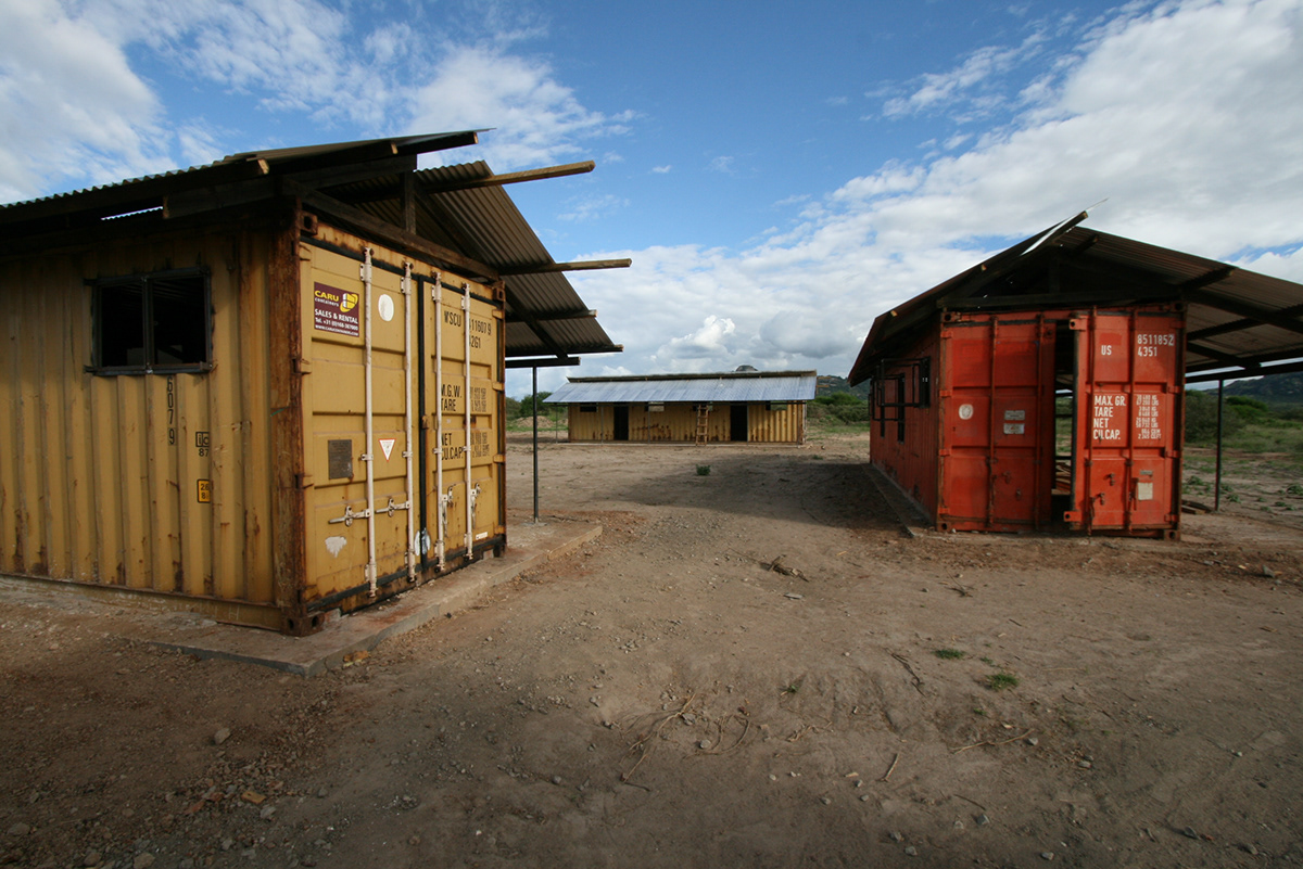 containers  Tanzania  workers housing recycling
