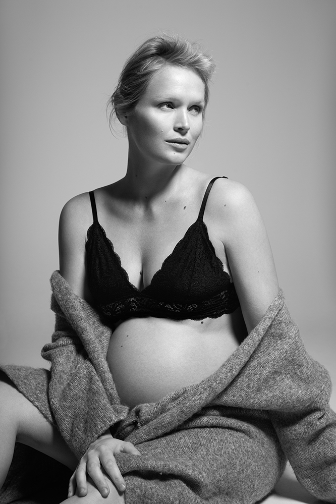 editorial model retouch Post Production pregnancy high-end retouching Warm Tones lidia stolarova retoucher studio shot