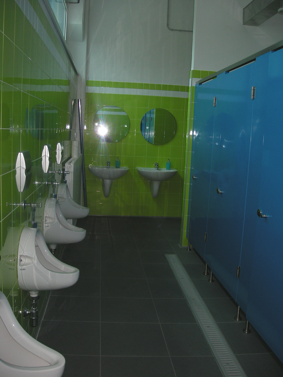 canteen restrooms locker room milan