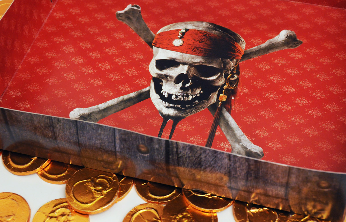 Telecine piratas pirates Caribbean Caribe Nikolas espindola box promo tv movie sparrow jack skull Globosat