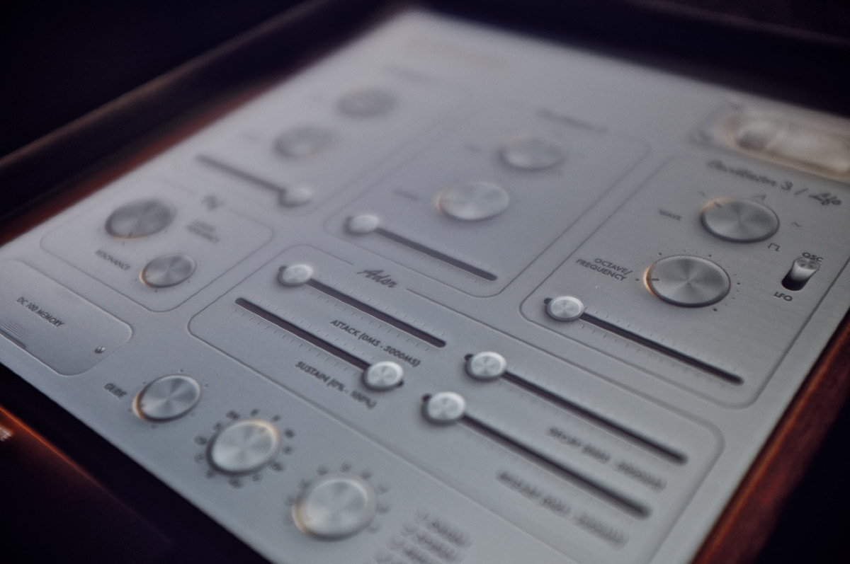 app iPad iphone music SYNTH synthesizer UI