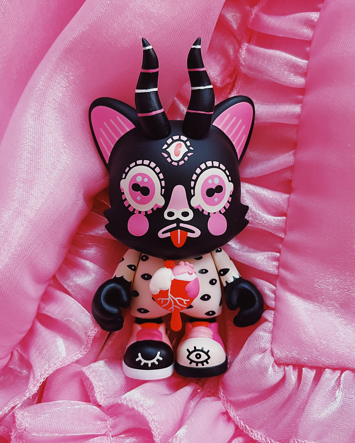art toy collectible demon Baphomet kawaii cute El Salvador superplastic