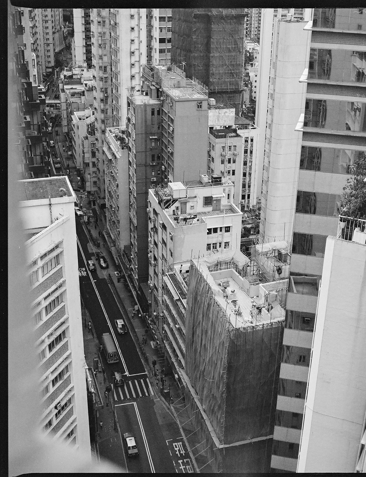 Hong Kong 120mm medium format film photography black and white cityscape 400 iso bronica etr ilford xp2 travel photography