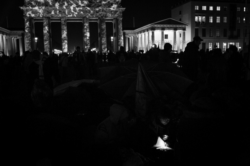 hunger strike refugee Fluchlinge berlin Brandenburger Tor germany Deutschland hauptstadt capital second home friedrichstraße