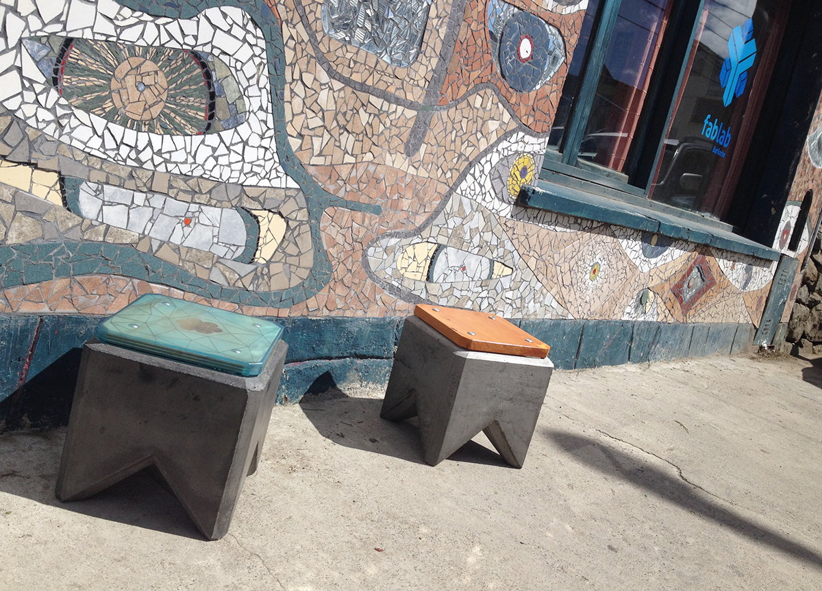 concrete stool concrete wood resin cemento madera resina urban furniture mobiliario urbano banquitos publicos urbano bariloche argentina