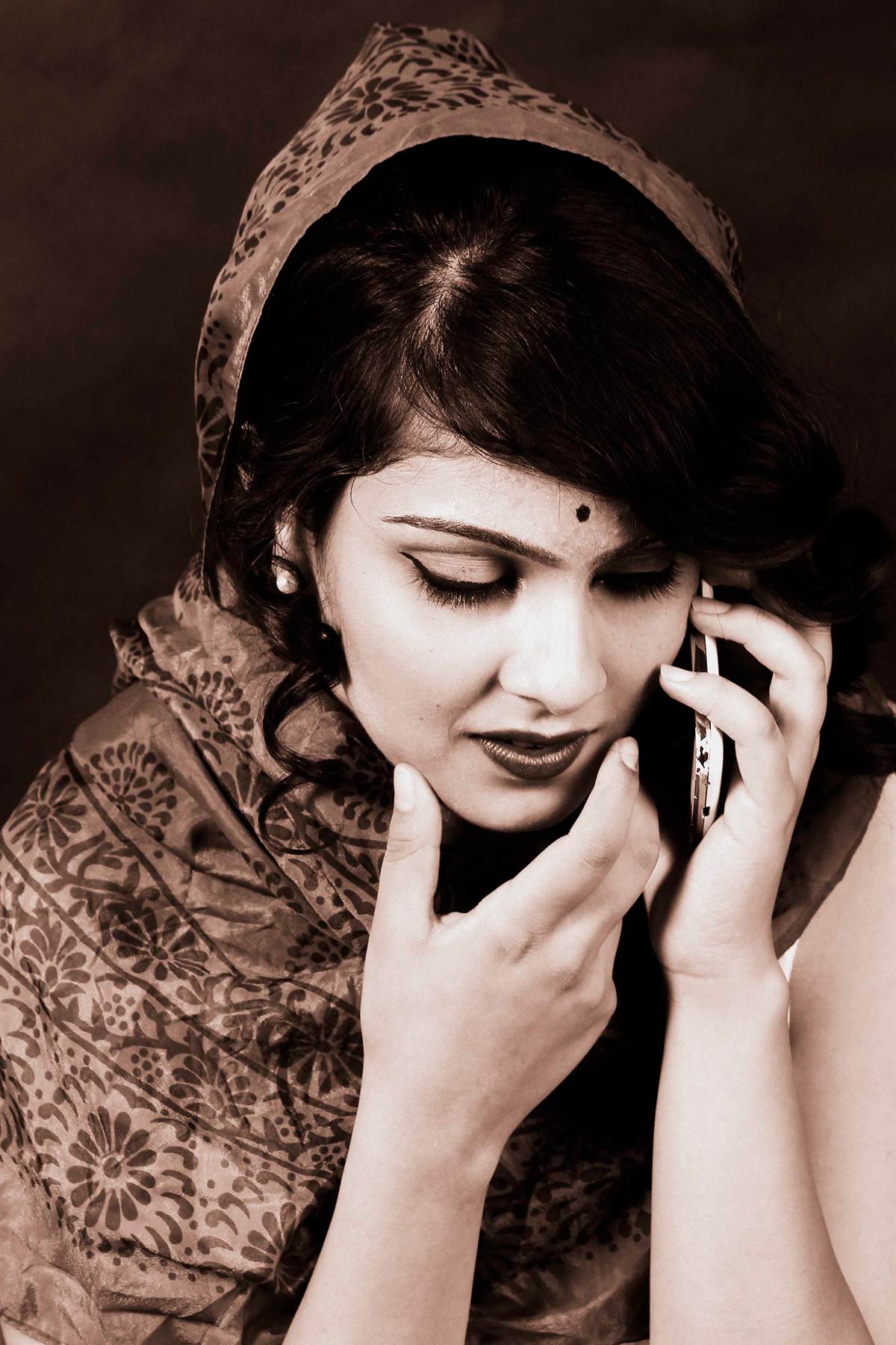 madhubala Retro queen Bollywood bindi Veil Indian Actress old is gold