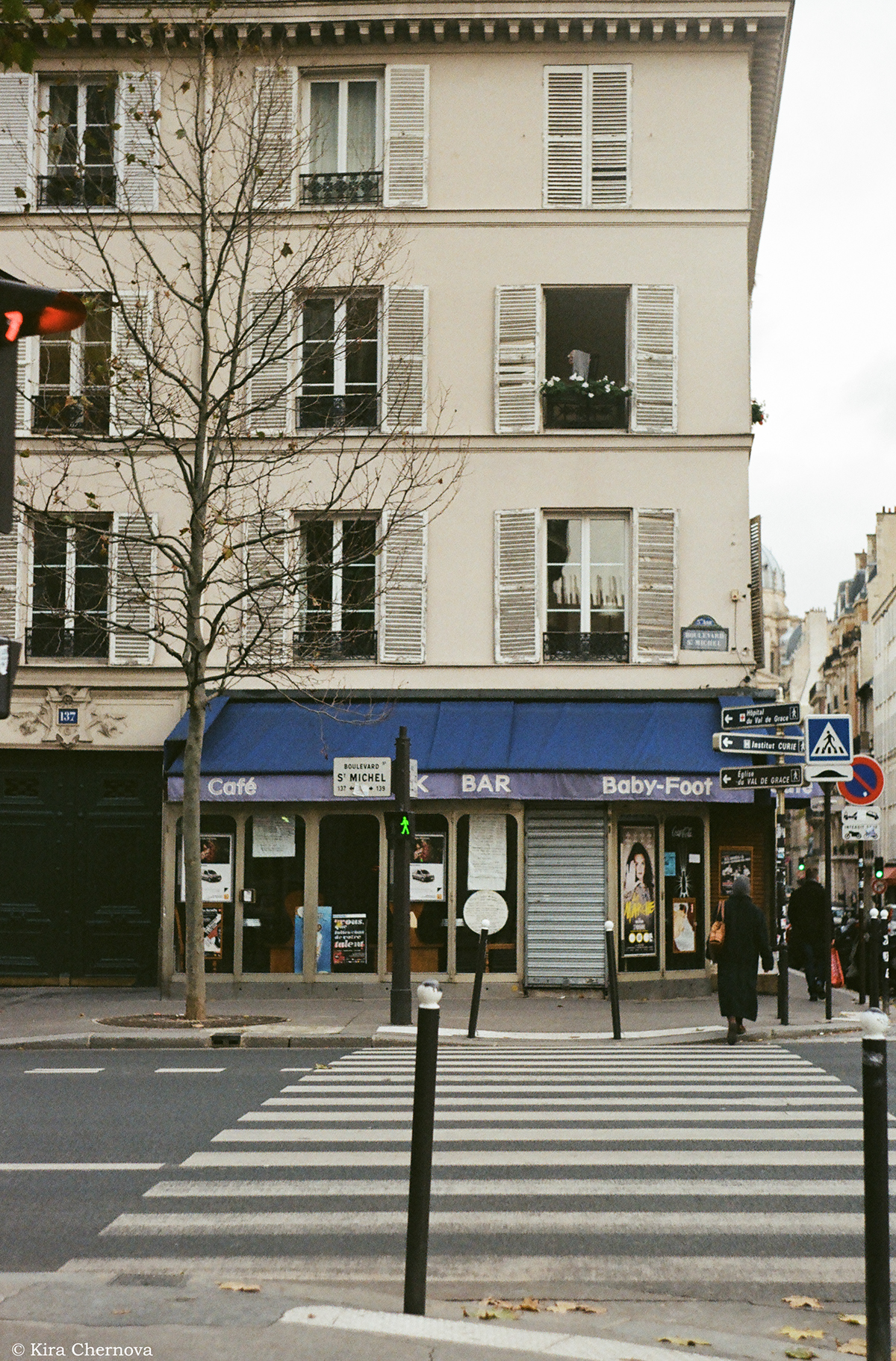 #FilmCamera #FilmPhotography #analoguephotography #paris #windows #FrontDoors