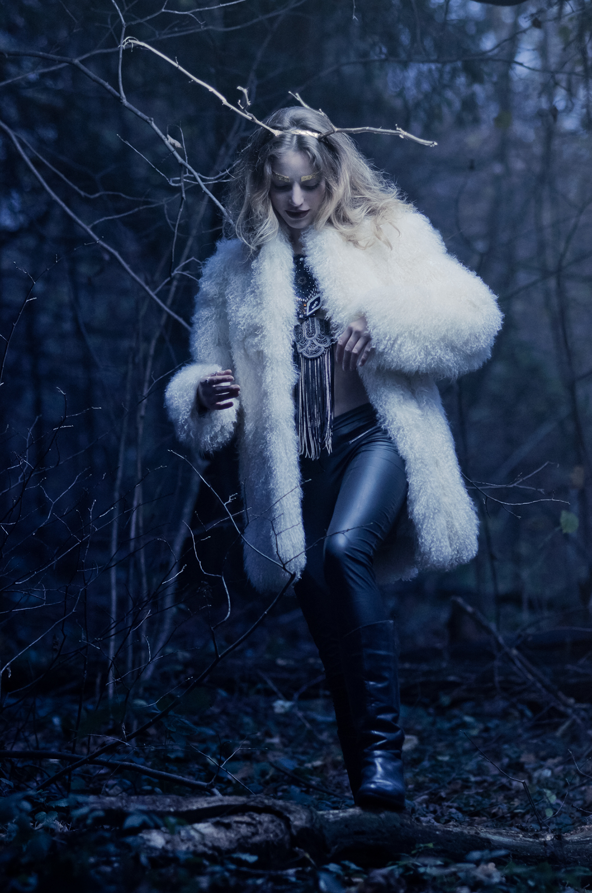 girl model sexy forest wild Horn gold Fur Hunt