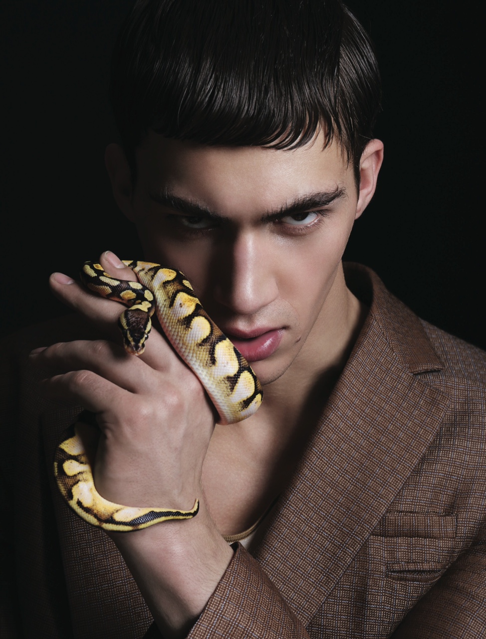 malemodel topmodel man ALESSIOPOZZI editorial fashionphotogrpher styled photogrphy snake