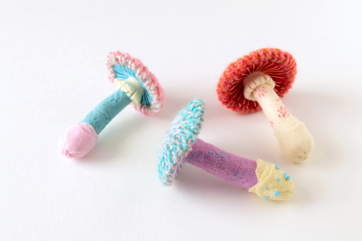 mushroom hine mizushima brooch knitting felt yarn handmade craft 水島ひね キノコブローチ