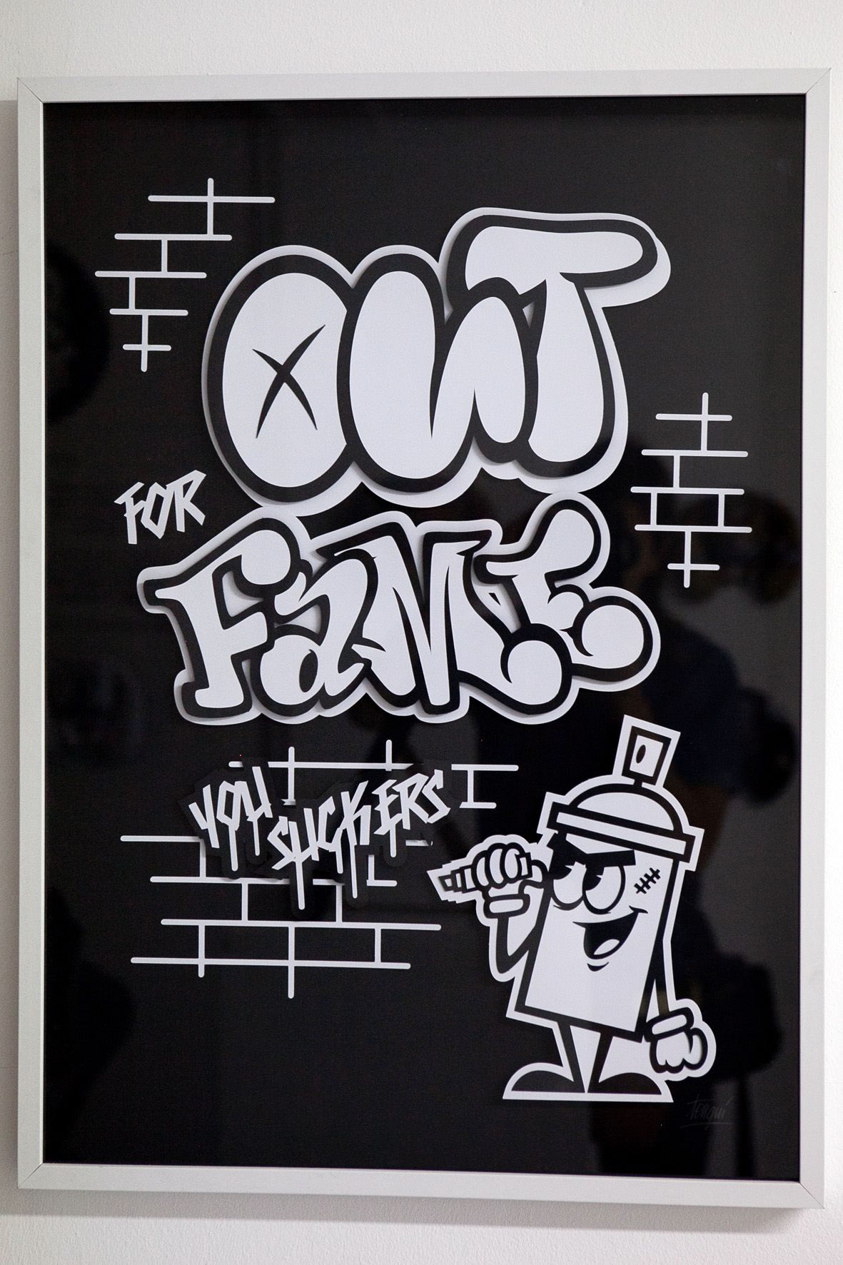 paper frame paperframe TOUGUI fat cap can spray Spraycan wall Street streetart black White hiphop
