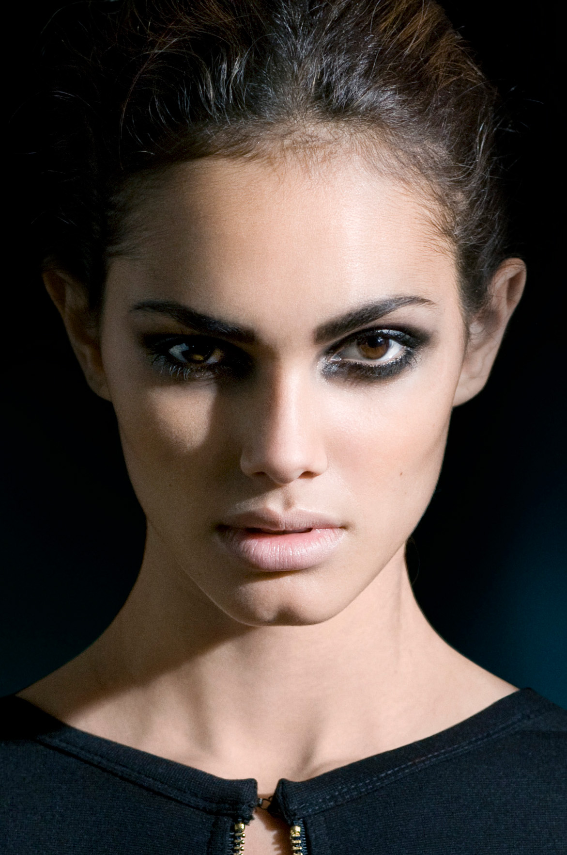 beauty dark black cleavage design makeup hair model Brazil