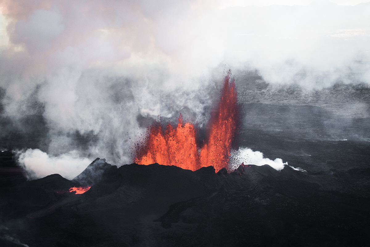 holuhraun volcano eruption fire iceland flight