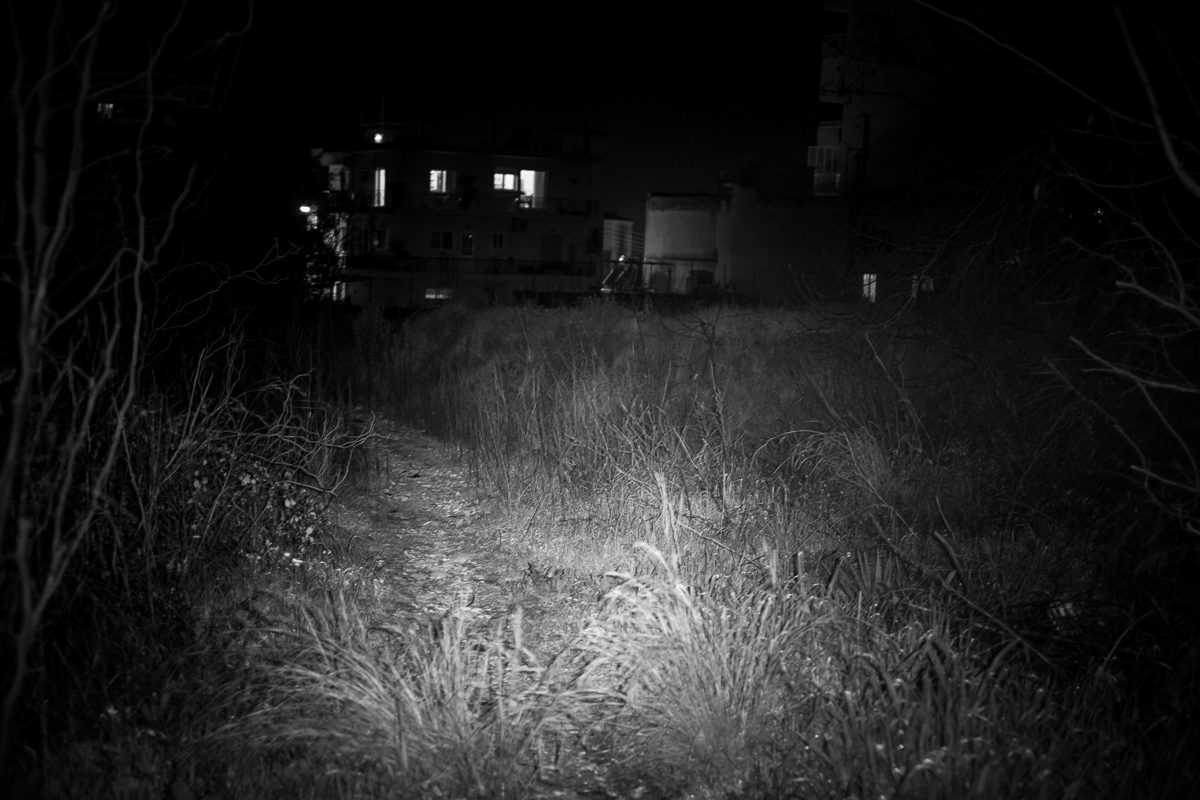 βράδυ βόλτα μαύρο και άσπρο Η ομάδα φωτογραφίας art8 ART8 Ελλάδα δρόμος agrinio