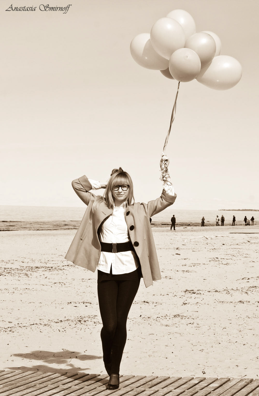 beach  sunny day girl baloons happy jumping SUNNY DAY