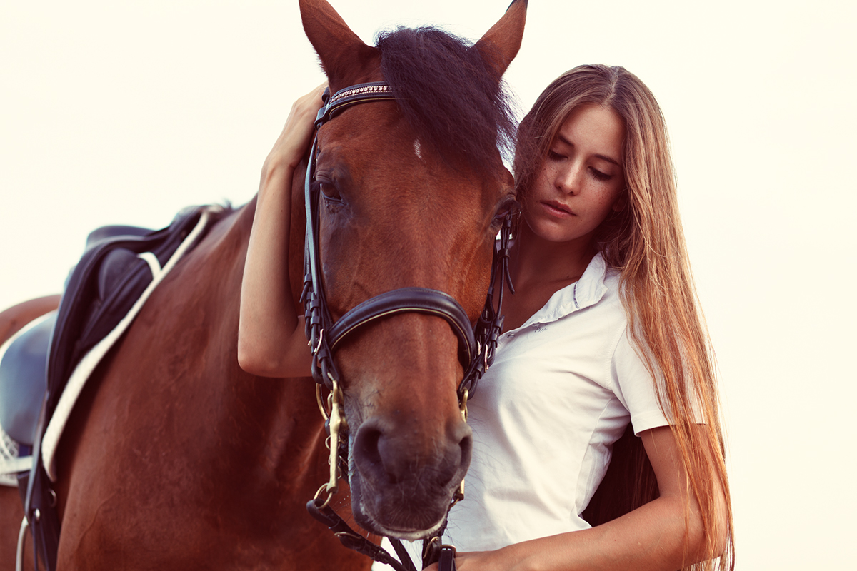 horse woman girl field SKY valencia madrid sunset caballo fotografo luis beltran publicidad editorial magazine