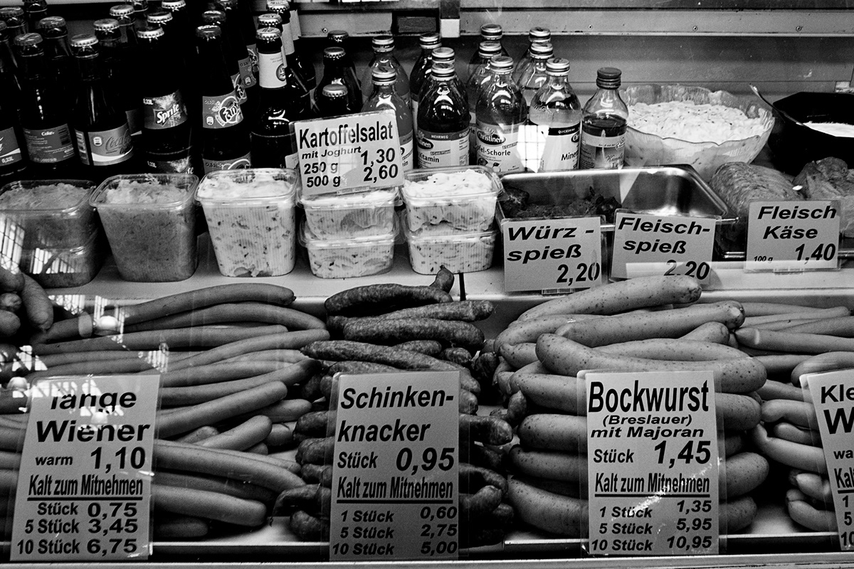 berlin arminiushalle farmers market b/w black and white schwarz/weiss dogs hunde essen Food  arts and crafts moabit books buecher