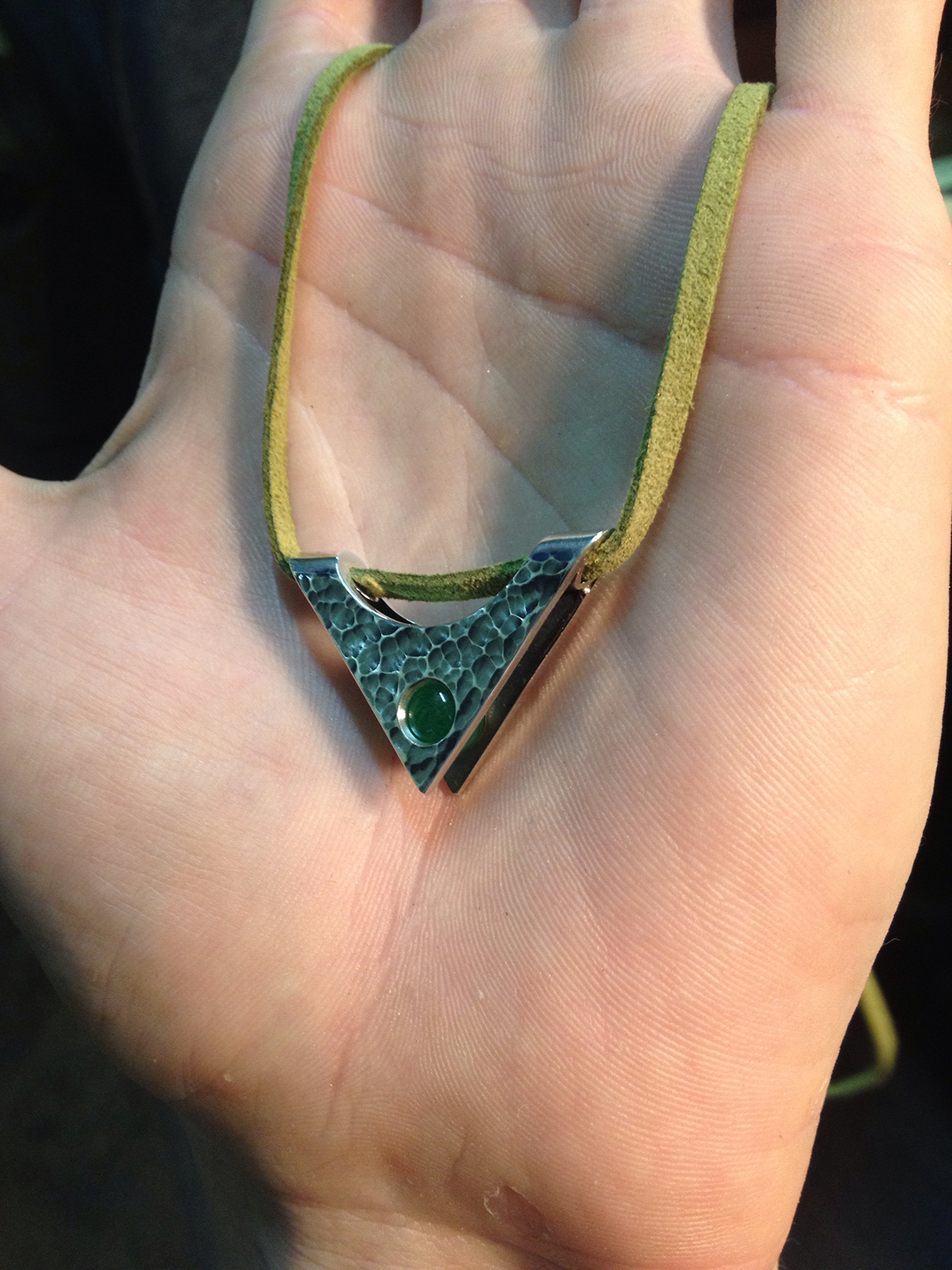 emerald stone silver handmade Bartl Delta pendant piramid triangle  folded green hammered bone pattern