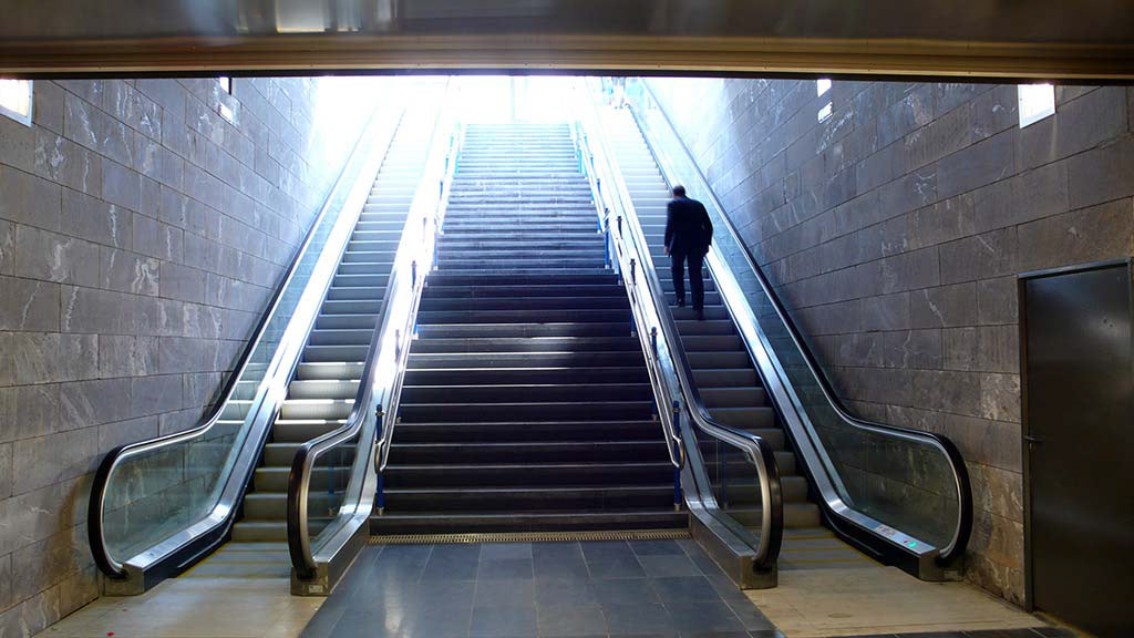 Alcantara Stone  alcantara black metro  subway   edge platform  stairs  ladders  walls  tiles  madrid STATION  acciona  ohl  acciona infraestructuras