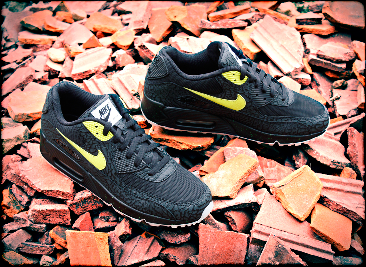 The NIKE AIR MAX 90 PREMIUM SIDE A are one of the