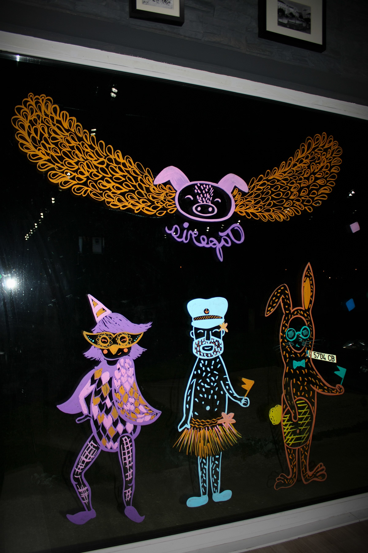 escaparate shop window bar taperia Carnaval disfraz cristal dibujo diseño