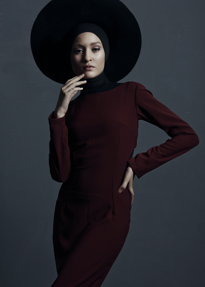 fashonstylist stylist fashioneditor FashionDirector clothes inspire woman aquilamagazine magazine vogue