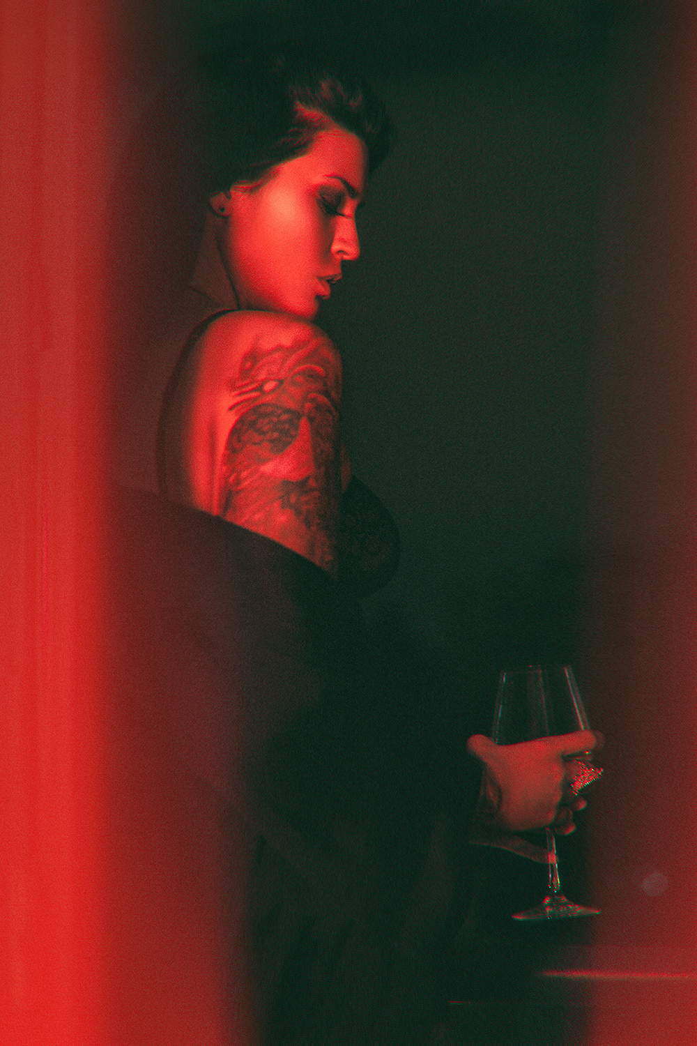redneon neon French hakueizm model inked tattoo Photography  retouch redlight