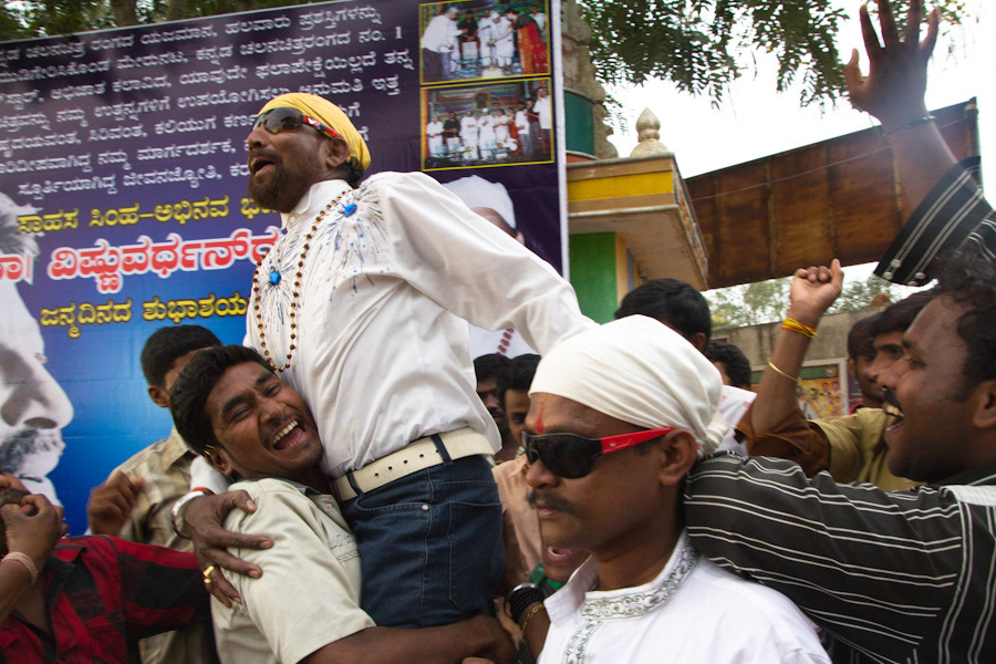 vishnuvardhan  India karnataka southindia  Journalism  fan-fair  fans  Crazy  people 
