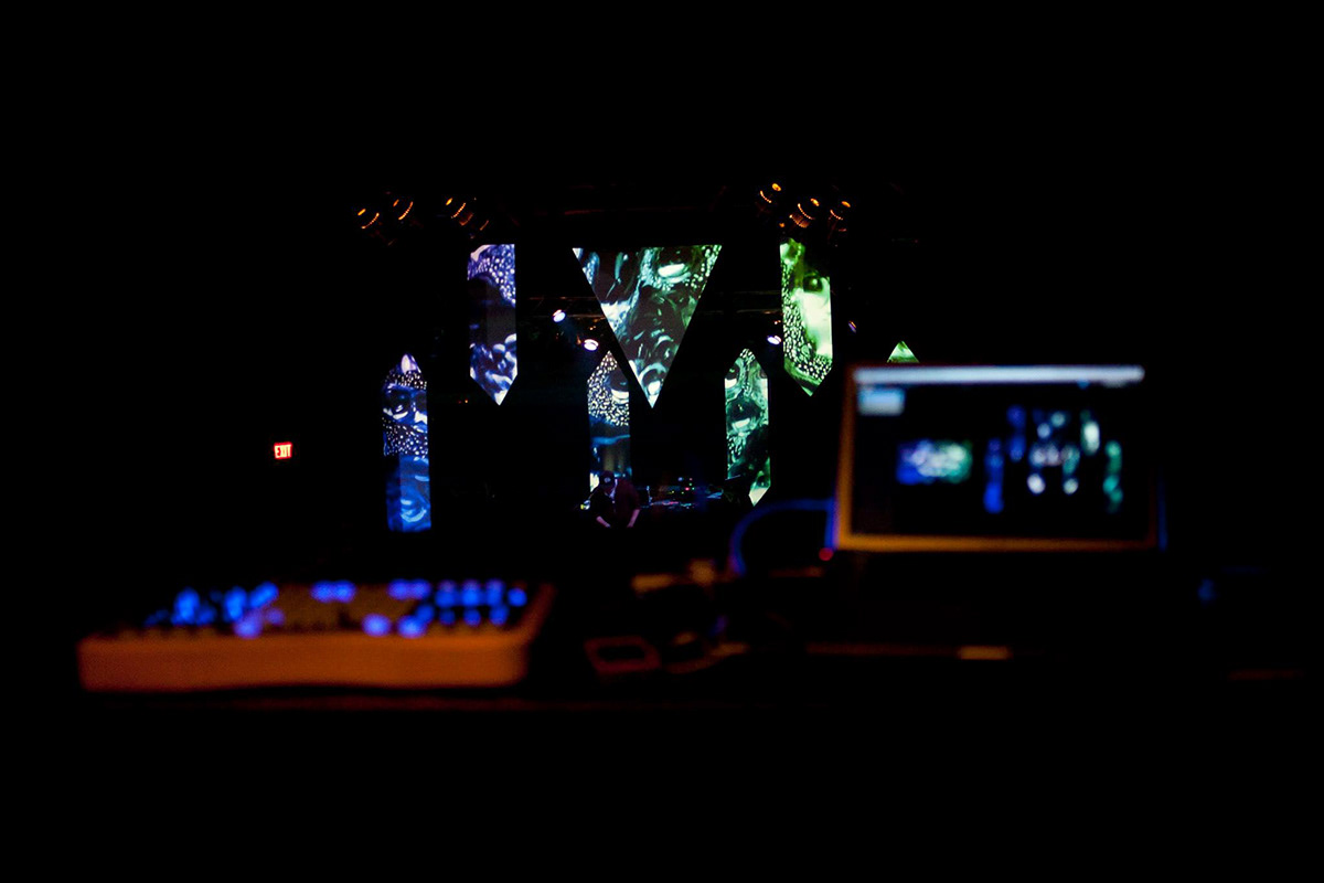 projection mapping outdoor advertising madmapper STAGE DESIGN performance visuals live visuals vjing video mixing
