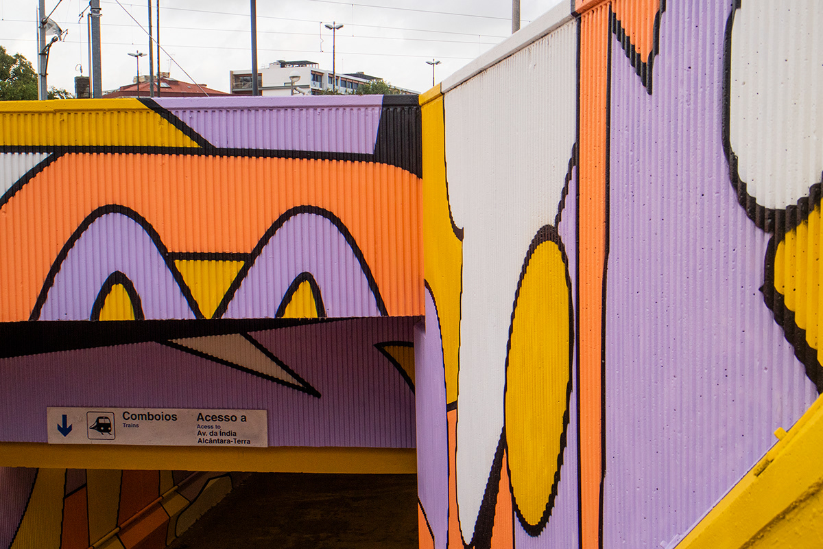 abstract geometric pattern trainstation mural art