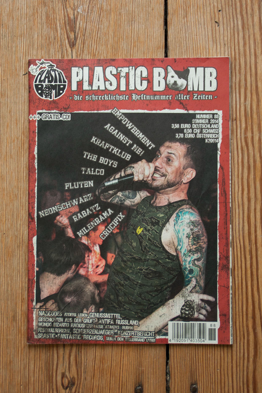 Plasticbomb editorial cover punkrock trash