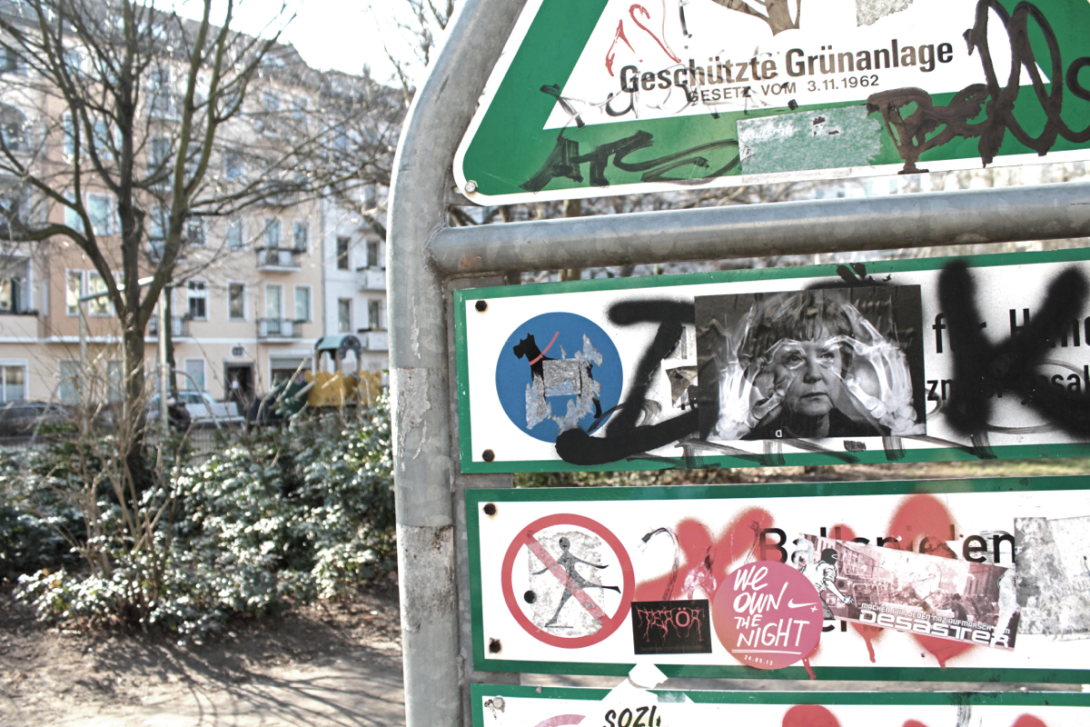 berlin mauer mauer berlin Merkel streetart guerrilla sticker pegatina muro de berlin East Side Europe europa action mateu targa