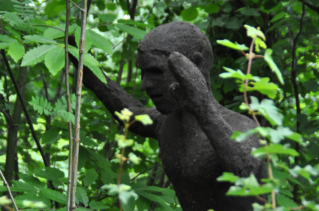 Zagara sculpture Evolving art Context related art public art Earthmen earth Leiderdorp Heemtuin