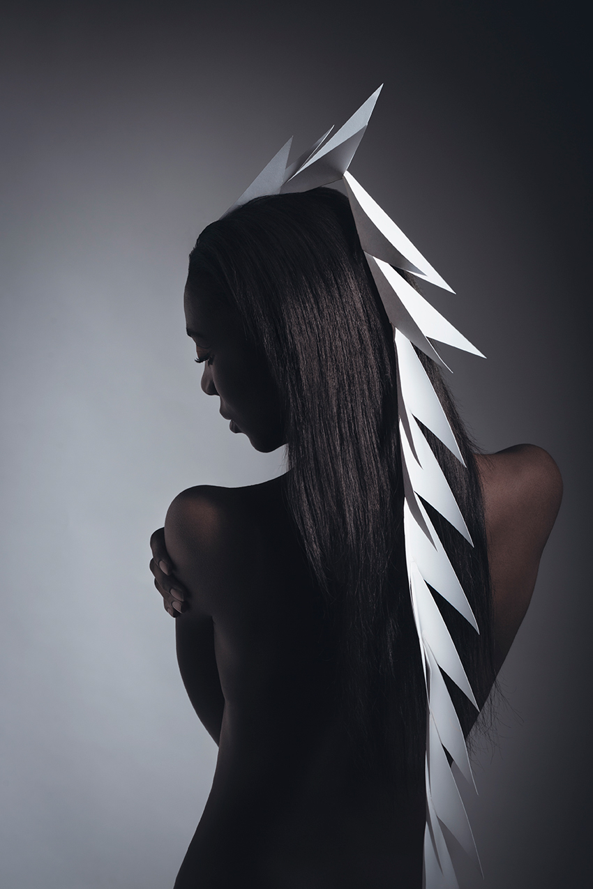 paper beauty model White black Forms editorial modelo moda belleza Fotografia Serie tocados papel