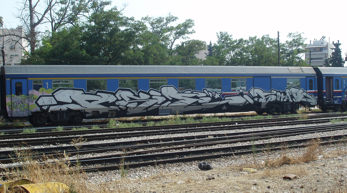 Street Style Graffiti train bombing leagal